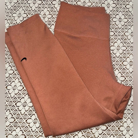 Nike Pants - Nike One Dri-Fit Women's Size M Dusty Peach Mid-Rise Crop Leggings